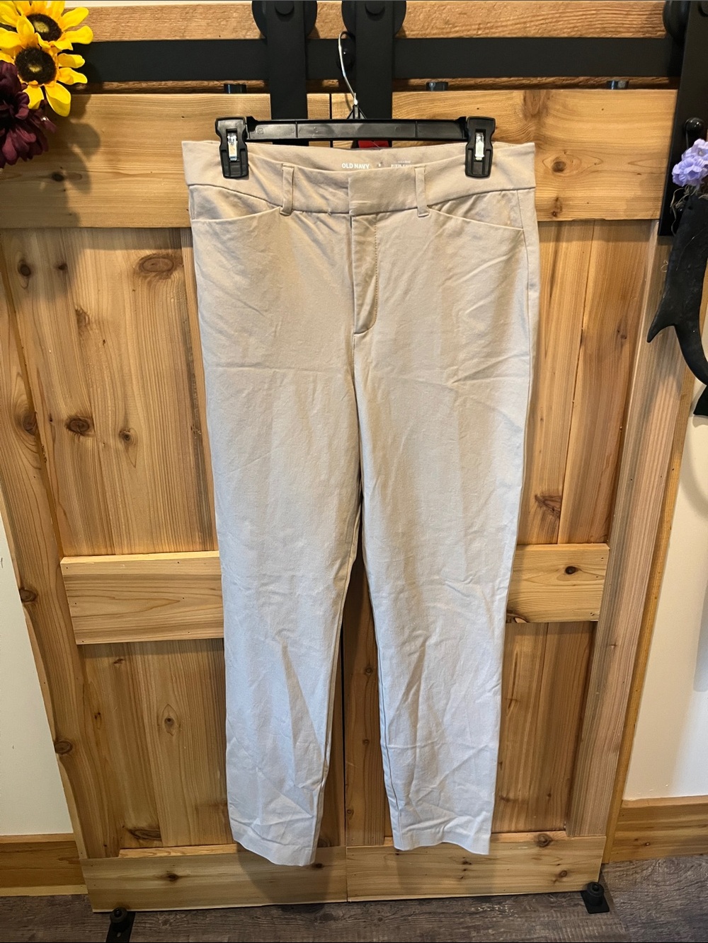 Old Navy High-Rise Pixie Skinny Pants in Light Khaki